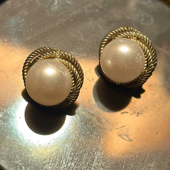 Clip on  large white pearl earrings silver frames vintage - Picture 5 of 7
